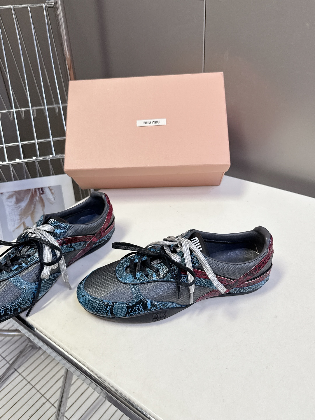 MiuMiu缪缪最新走秀款复古休闲鞋 德训鞋官方秀场出镜率最高的单品 超多明星时尚博主种草 miu系穿搭