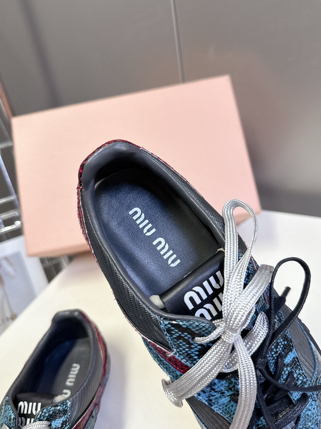 MiuMiu缪缪最新走秀款复古休闲鞋 德训鞋官方秀场出镜率最高的单品 超多明星时尚博主种草 miu系穿搭