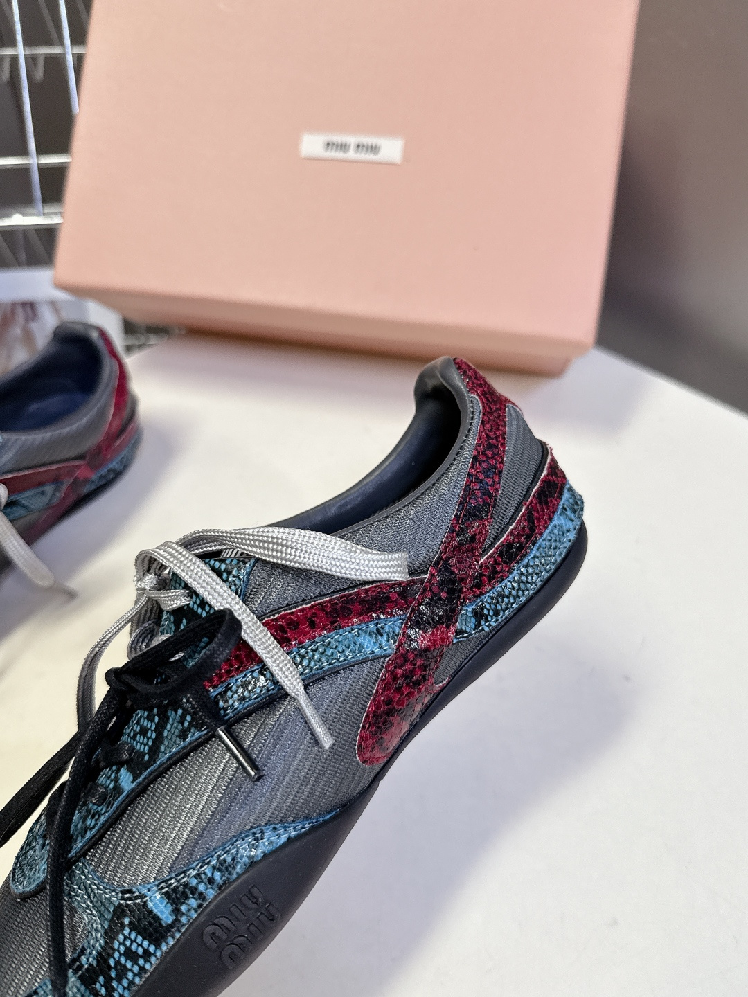 MiuMiu缪缪最新走秀款复古休闲鞋 德训鞋官方秀场出镜率最高的单品 超多明星时尚博主种草 miu系穿搭