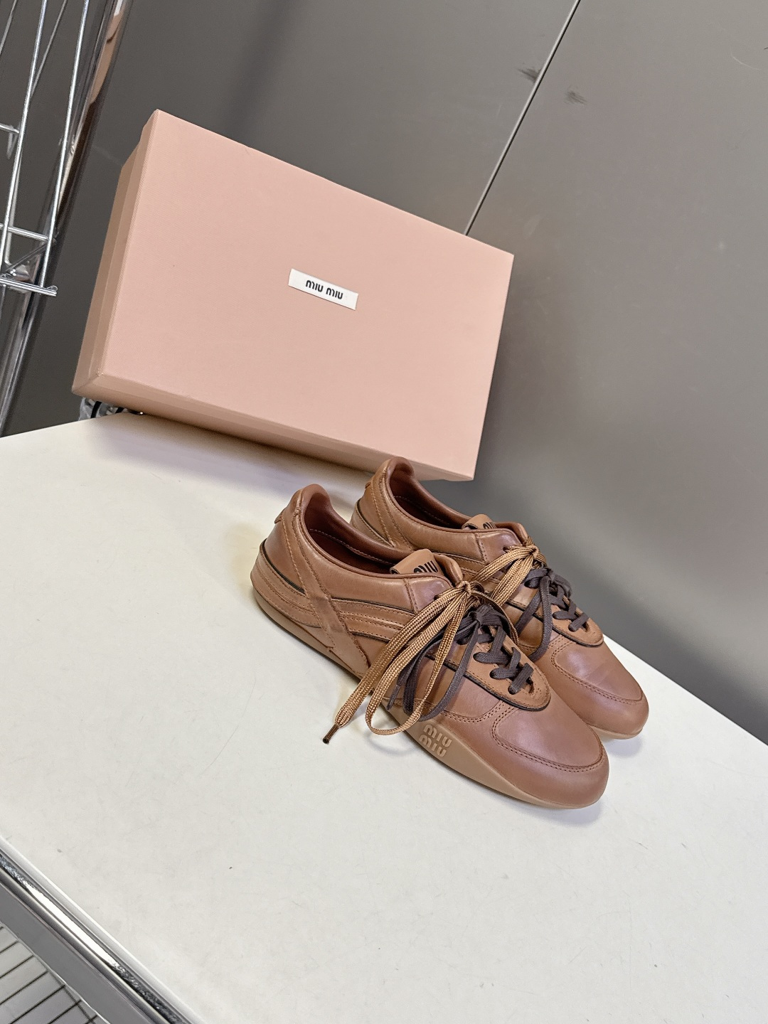 MiuMiu缪缪最新走秀款复古休闲鞋 德训鞋官方秀场出镜率最高的单品 超多明星时尚博主种草 miu系穿搭