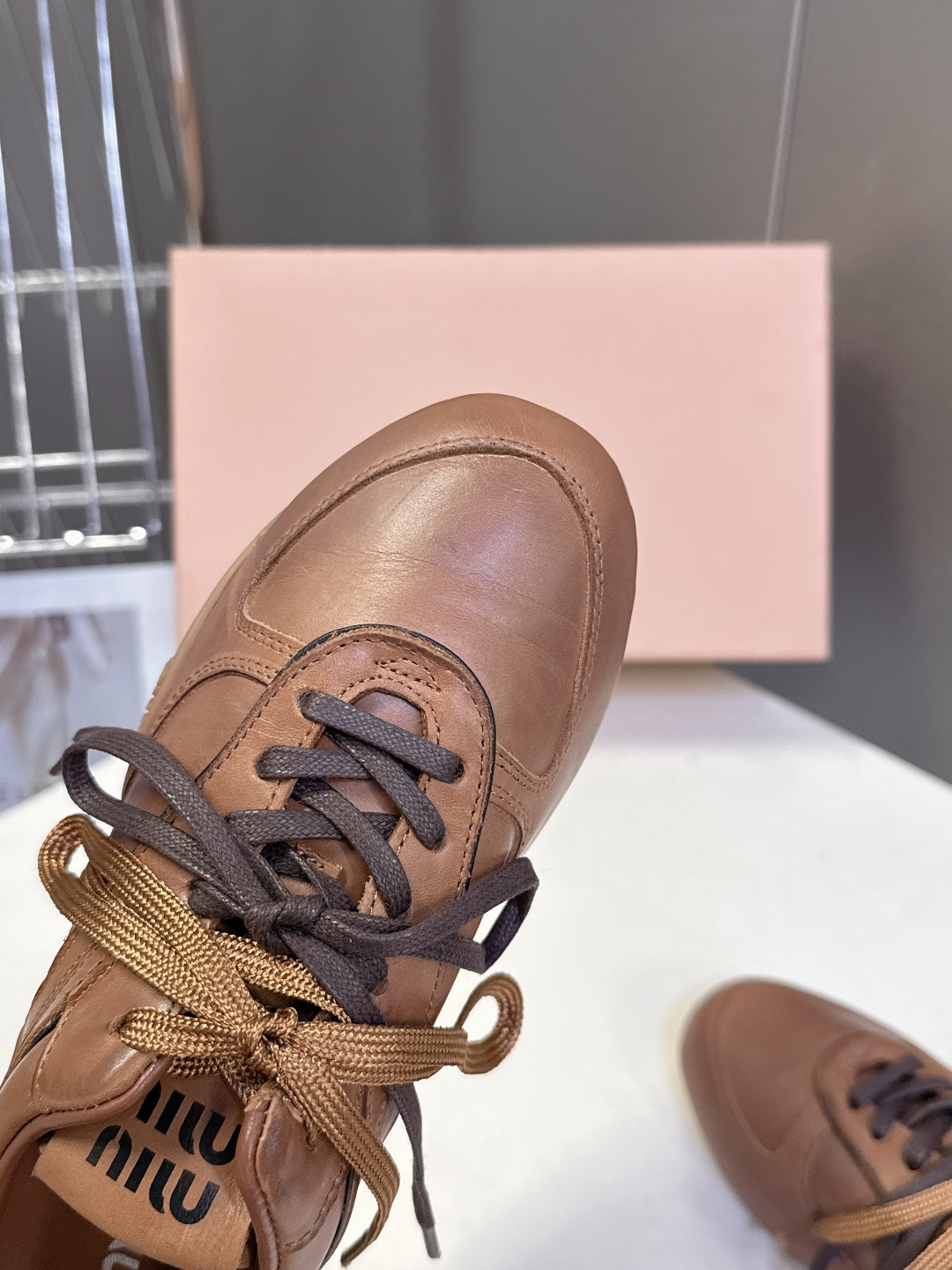 MiuMiu缪缪最新走秀款复古休闲鞋 德训鞋官方秀场出镜率最高的单品 超多明星时尚博主种草 miu系穿搭