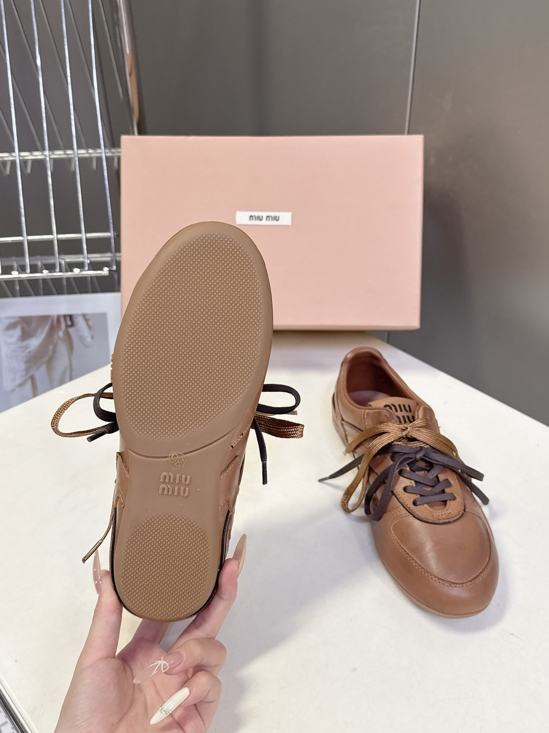 MiuMiu缪缪最新走秀款复古休闲鞋 德训鞋官方秀场出镜率最高的单品 超多明星时尚博主种草 miu系穿搭