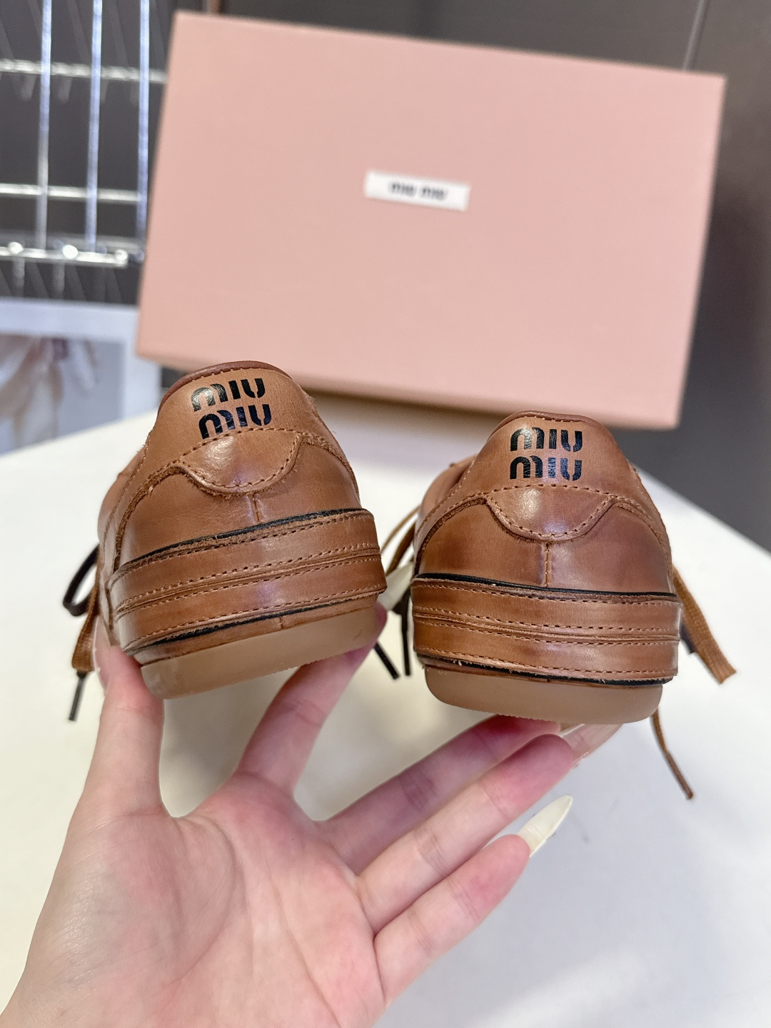 MiuMiu缪缪最新走秀款复古休闲鞋 德训鞋官方秀场出镜率最高的单品 超多明星时尚博主种草 miu系穿搭