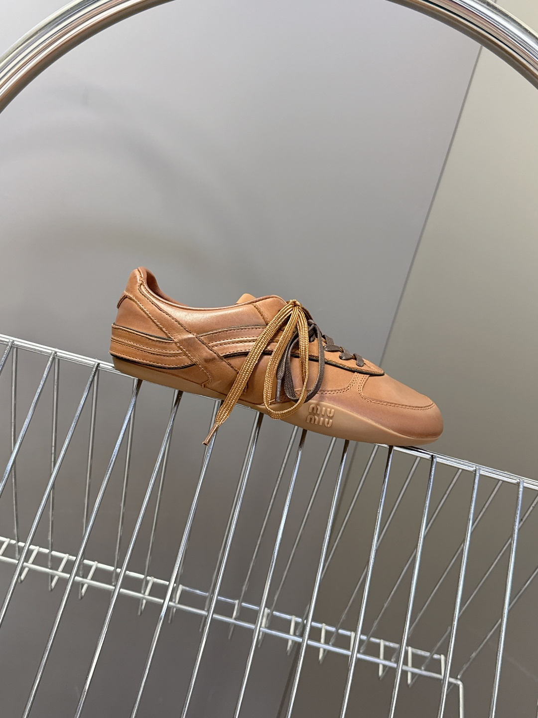 MiuMiu缪缪最新走秀款复古休闲鞋 德训鞋官方秀场出镜率最高的单品 超多明星时尚博主种草 miu系穿搭