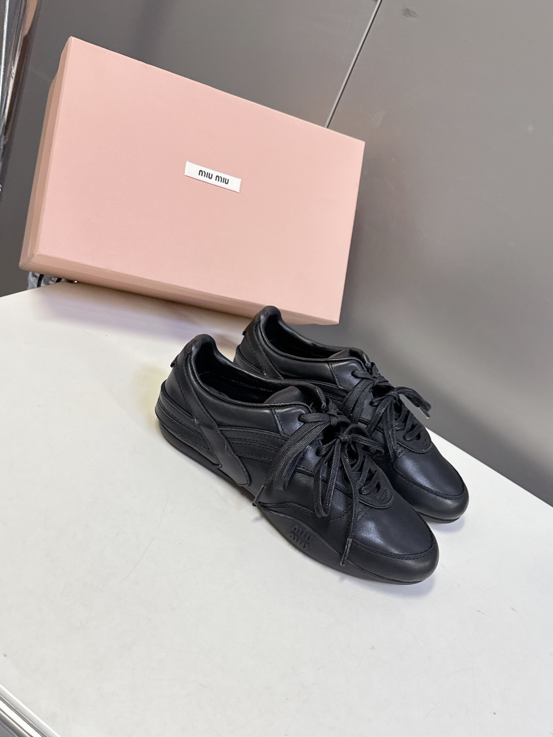 MiuMiu缪缪最新走秀款复古休闲鞋 德训鞋官方秀场出镜率最高的单品 超多明星时尚博主种草 miu系穿搭