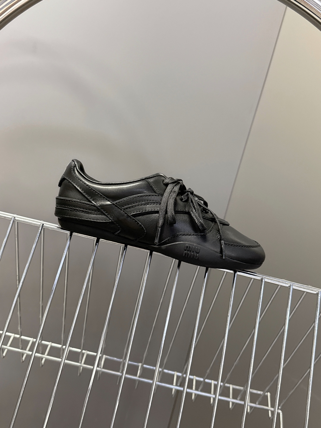 MiuMiu缪缪最新走秀款复古休闲鞋 德训鞋官方秀场出镜率最高的单品 超多明星时尚博主种草 miu系穿搭