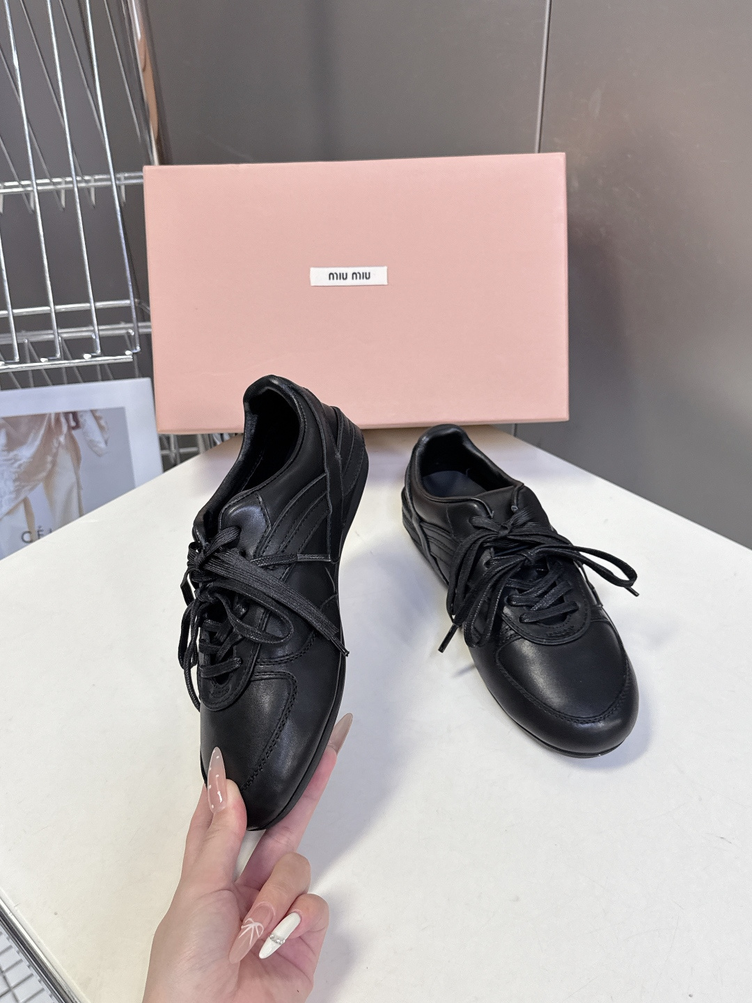 MiuMiu缪缪最新走秀款复古休闲鞋 德训鞋官方秀场出镜率最高的单品 超多明星时尚博主种草 miu系穿搭