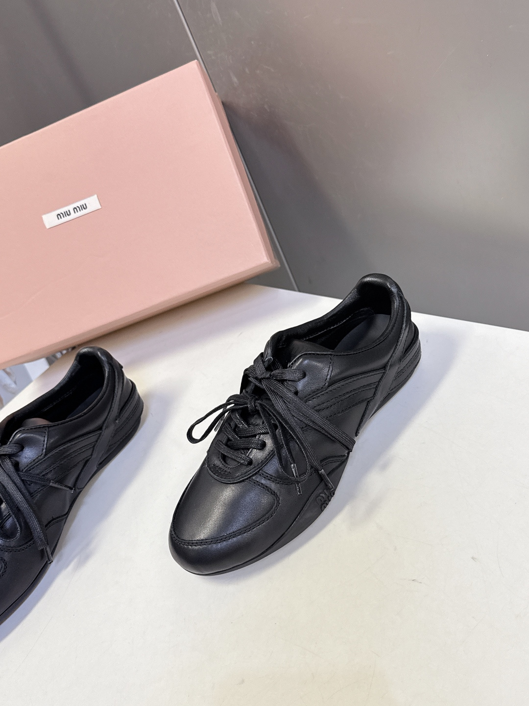 MiuMiu缪缪最新走秀款复古休闲鞋 德训鞋官方秀场出镜率最高的单品 超多明星时尚博主种草 miu系穿搭