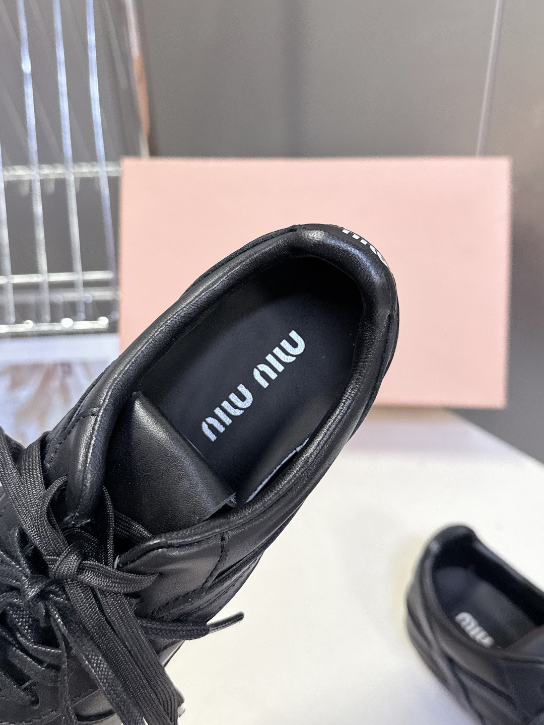 MiuMiu缪缪最新走秀款复古休闲鞋 德训鞋官方秀场出镜率最高的单品 超多明星时尚博主种草 miu系穿搭