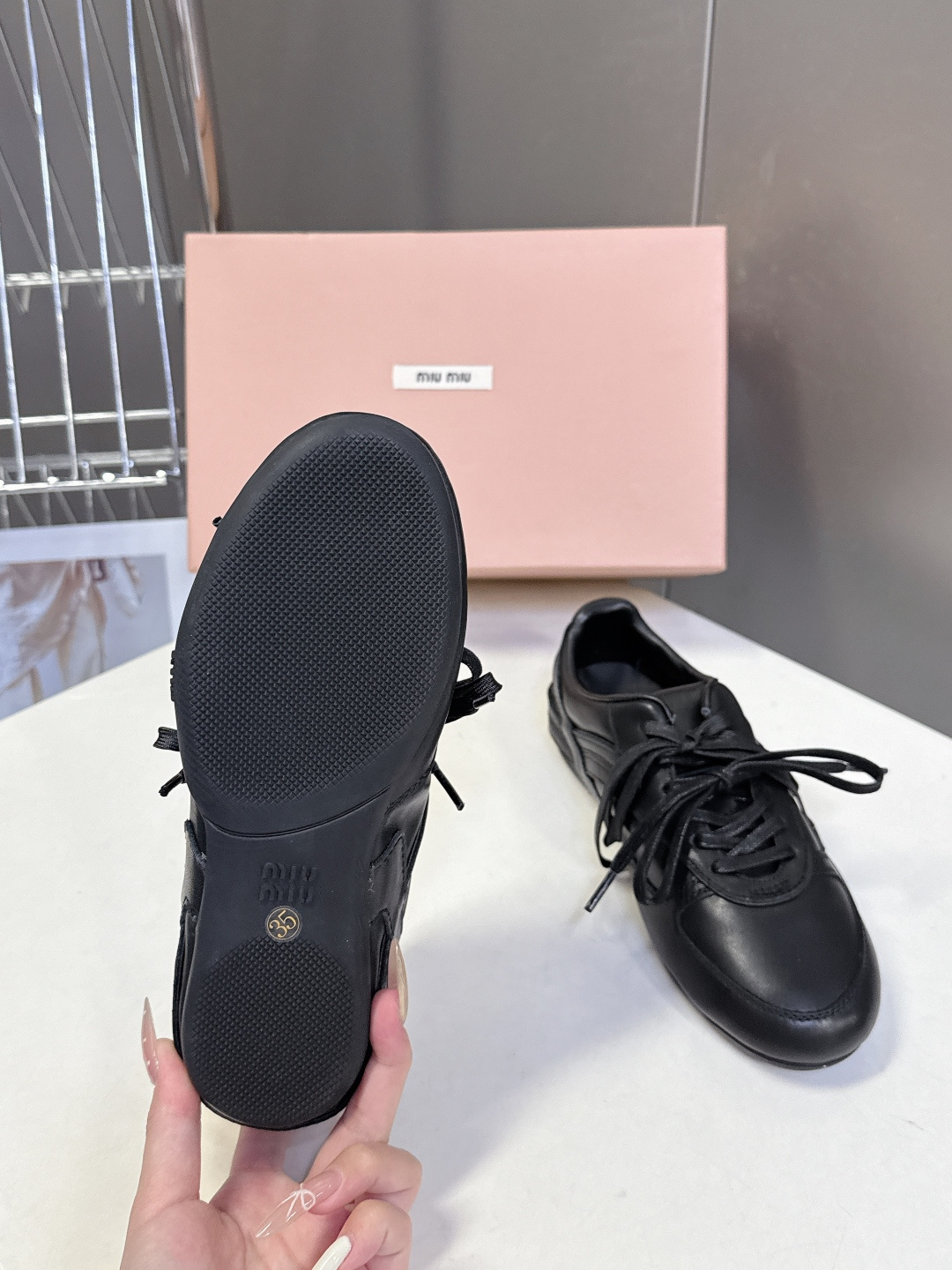 MiuMiu缪缪最新走秀款复古休闲鞋 德训鞋官方秀场出镜率最高的单品 超多明星时尚博主种草 miu系穿搭