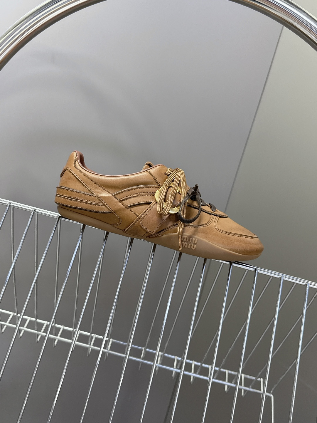 MiuMiu缪缪最新走秀款复古休闲鞋 德训鞋官方秀场出镜率最高的单品 超多明星时尚博主种草 miu系穿搭