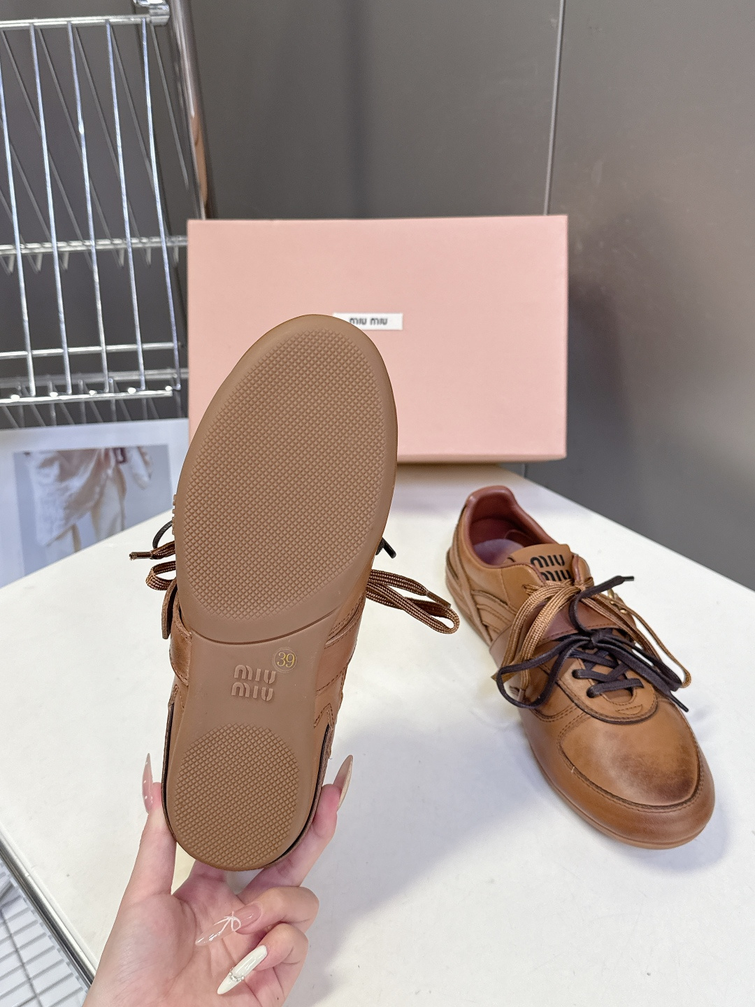 MiuMiu缪缪最新走秀款复古休闲鞋 德训鞋官方秀场出镜率最高的单品 超多明星时尚博主种草 miu系穿搭