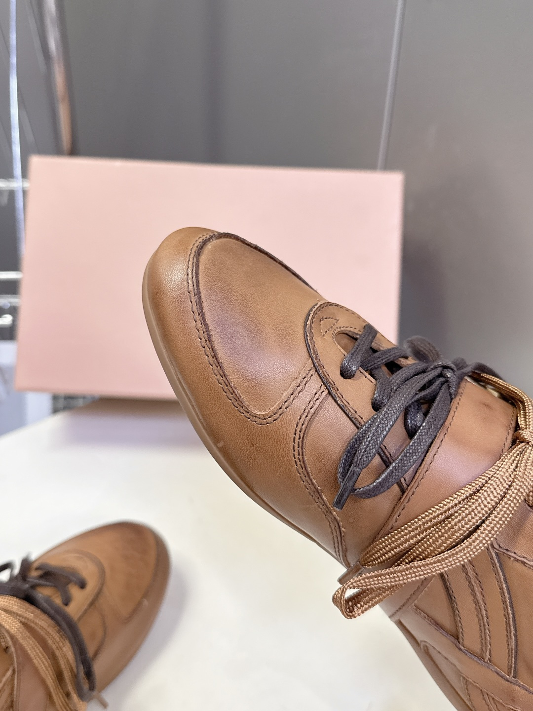 MiuMiu缪缪最新走秀款复古休闲鞋 德训鞋官方秀场出镜率最高的单品 超多明星时尚博主种草 miu系穿搭