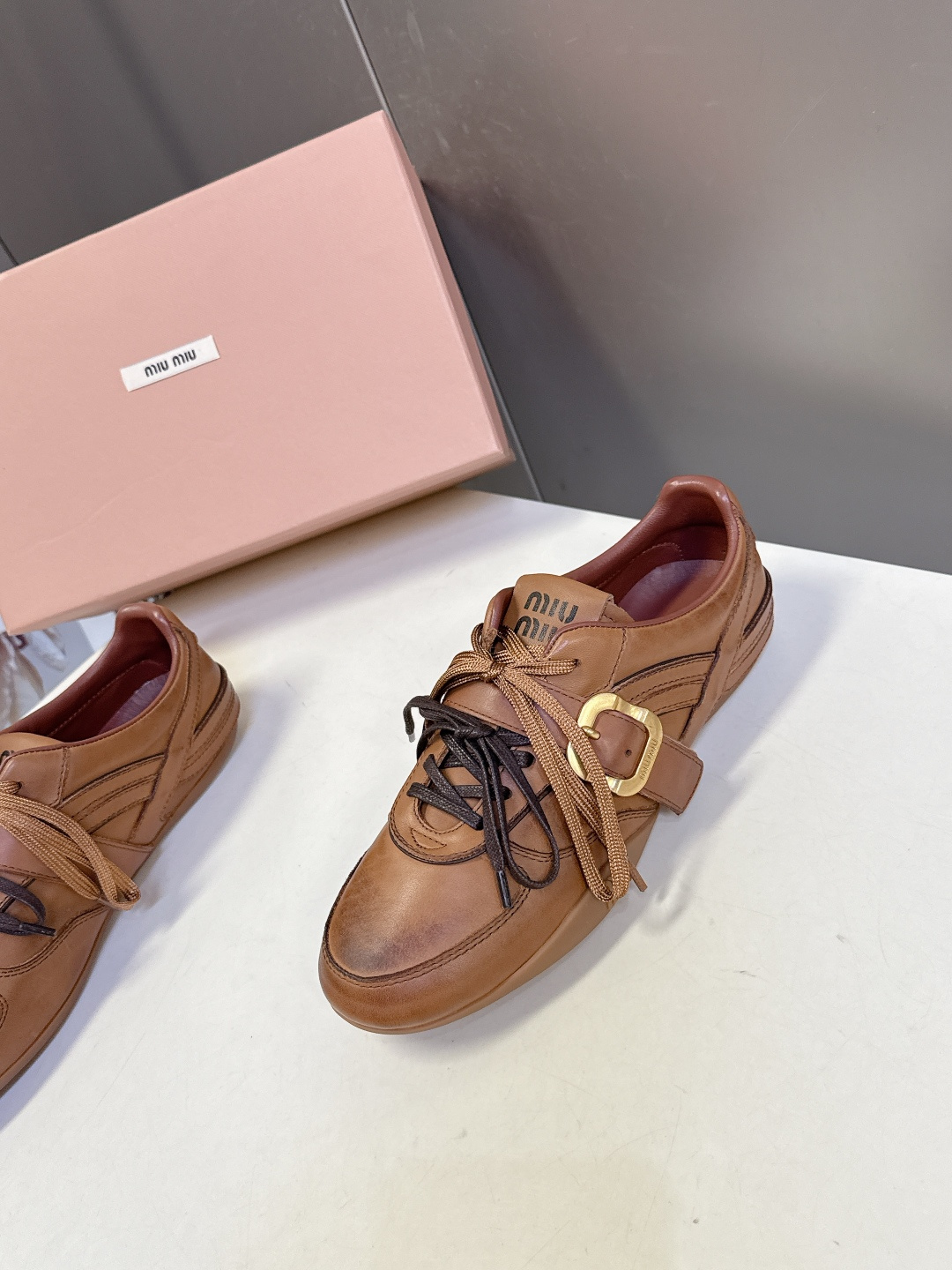 MiuMiu缪缪最新走秀款复古休闲鞋 德训鞋官方秀场出镜率最高的单品 超多明星时尚博主种草 miu系穿搭