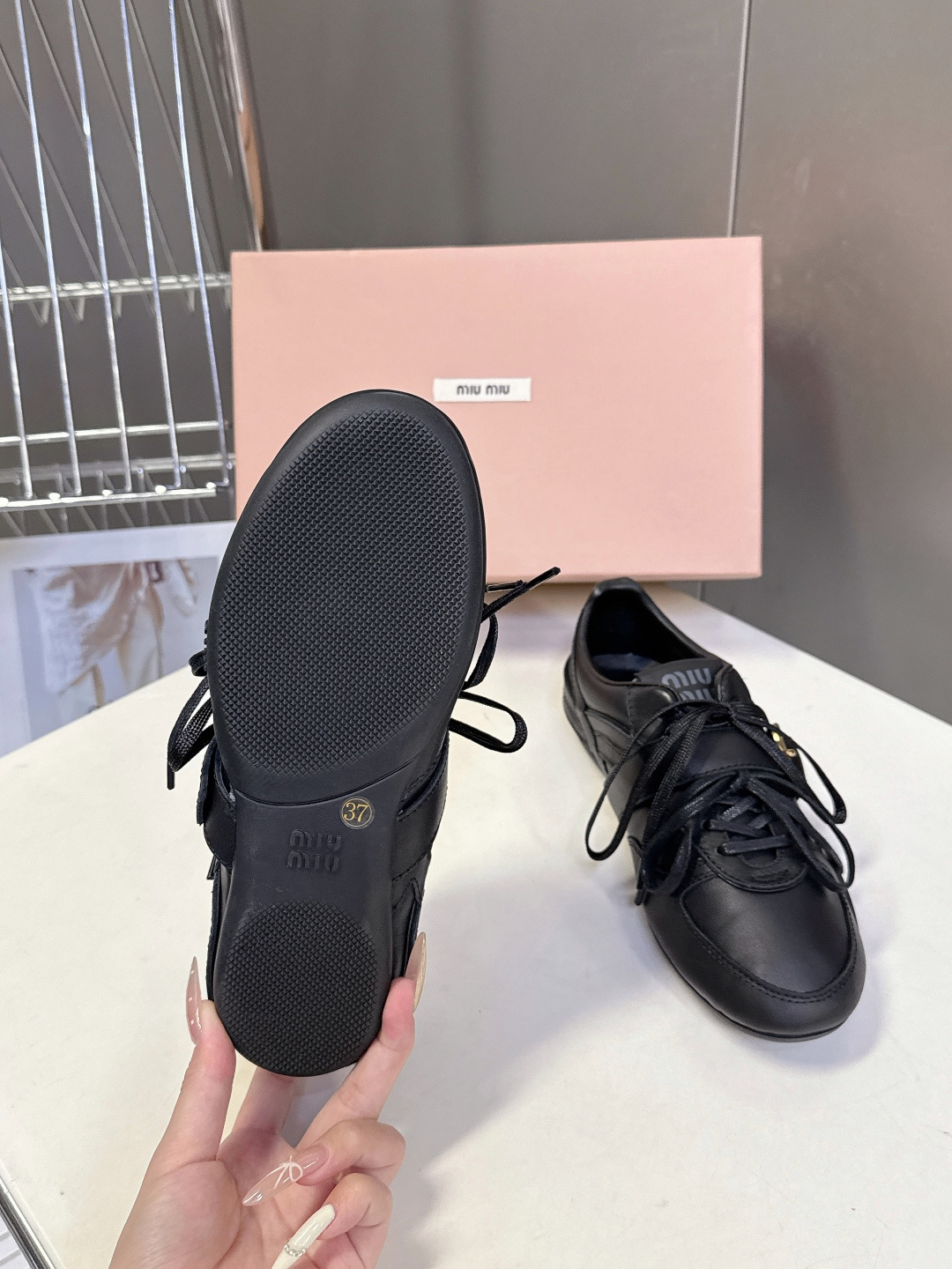 MiuMiu缪缪最新走秀款复古休闲鞋 德训鞋官方秀场出镜率最高的单品 超多明星时尚博主种草 miu系穿搭