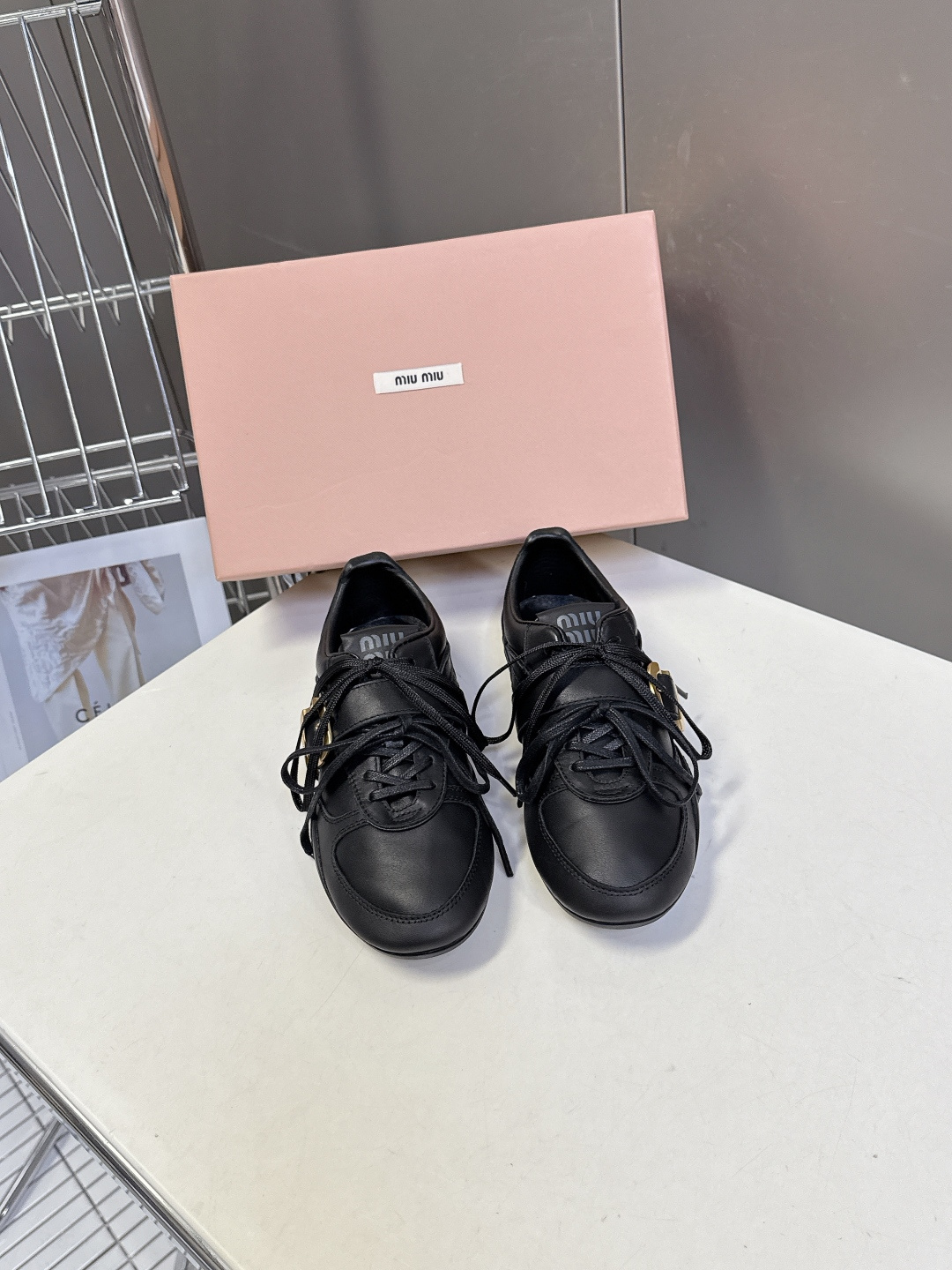 MiuMiu缪缪最新走秀款复古休闲鞋 德训鞋官方秀场出镜率最高的单品 超多明星时尚博主种草 miu系穿搭