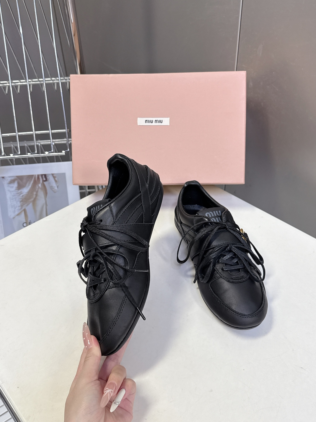 MiuMiu缪缪最新走秀款复古休闲鞋 德训鞋官方秀场出镜率最高的单品 超多明星时尚博主种草 miu系穿搭