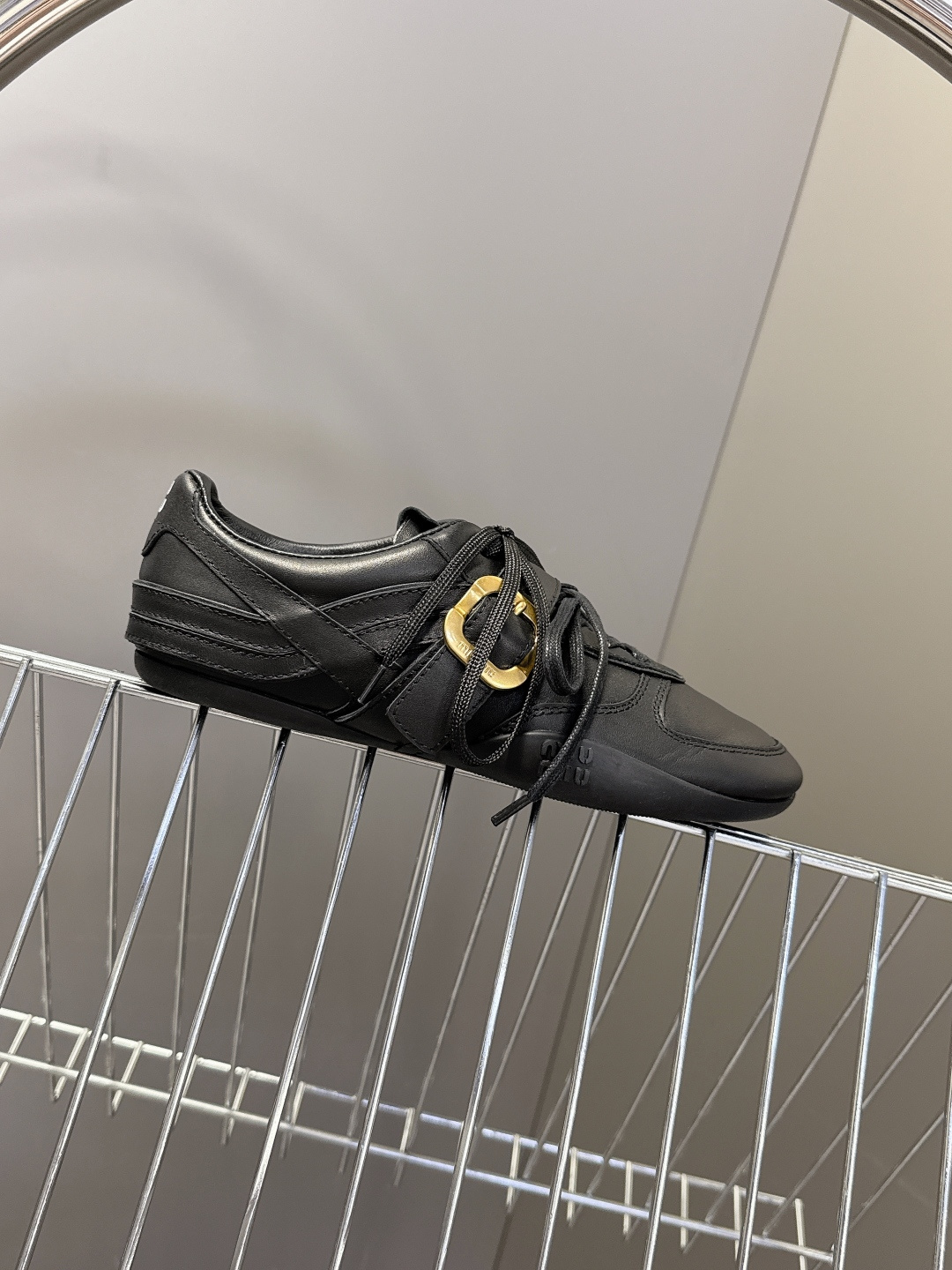 MiuMiu缪缪最新走秀款复古休闲鞋 德训鞋官方秀场出镜率最高的单品 超多明星时尚博主种草 miu系穿搭