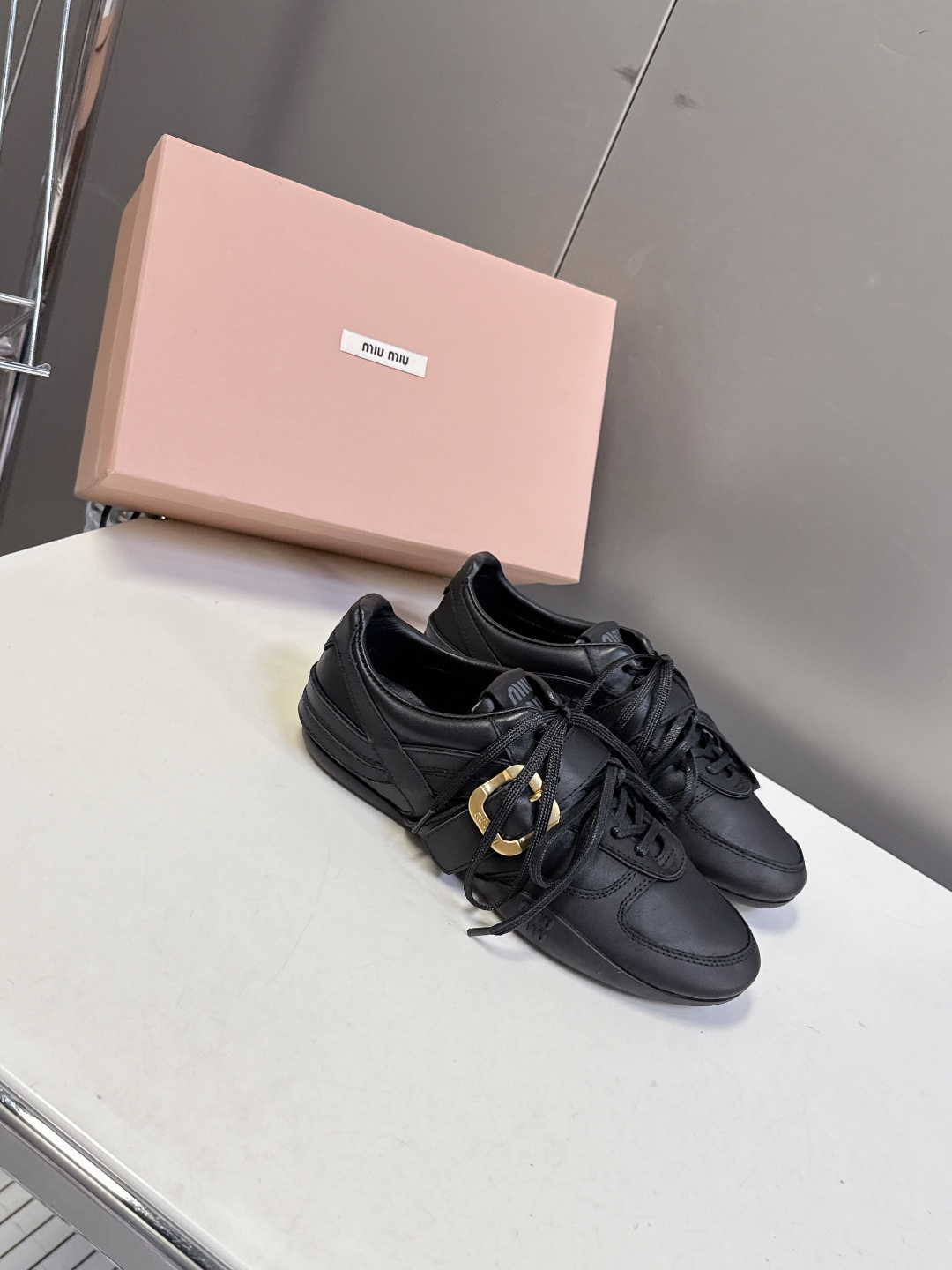 MiuMiu缪缪最新走秀款复古休闲鞋 德训鞋官方秀场出镜率最高的单品 超多明星时尚博主种草 miu系穿搭