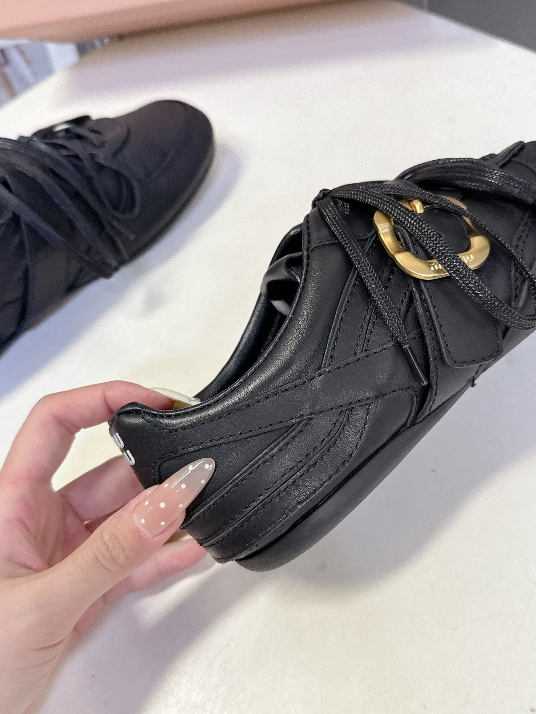 MiuMiu缪缪最新走秀款复古休闲鞋 德训鞋官方秀场出镜率最高的单品 超多明星时尚博主种草 miu系穿搭