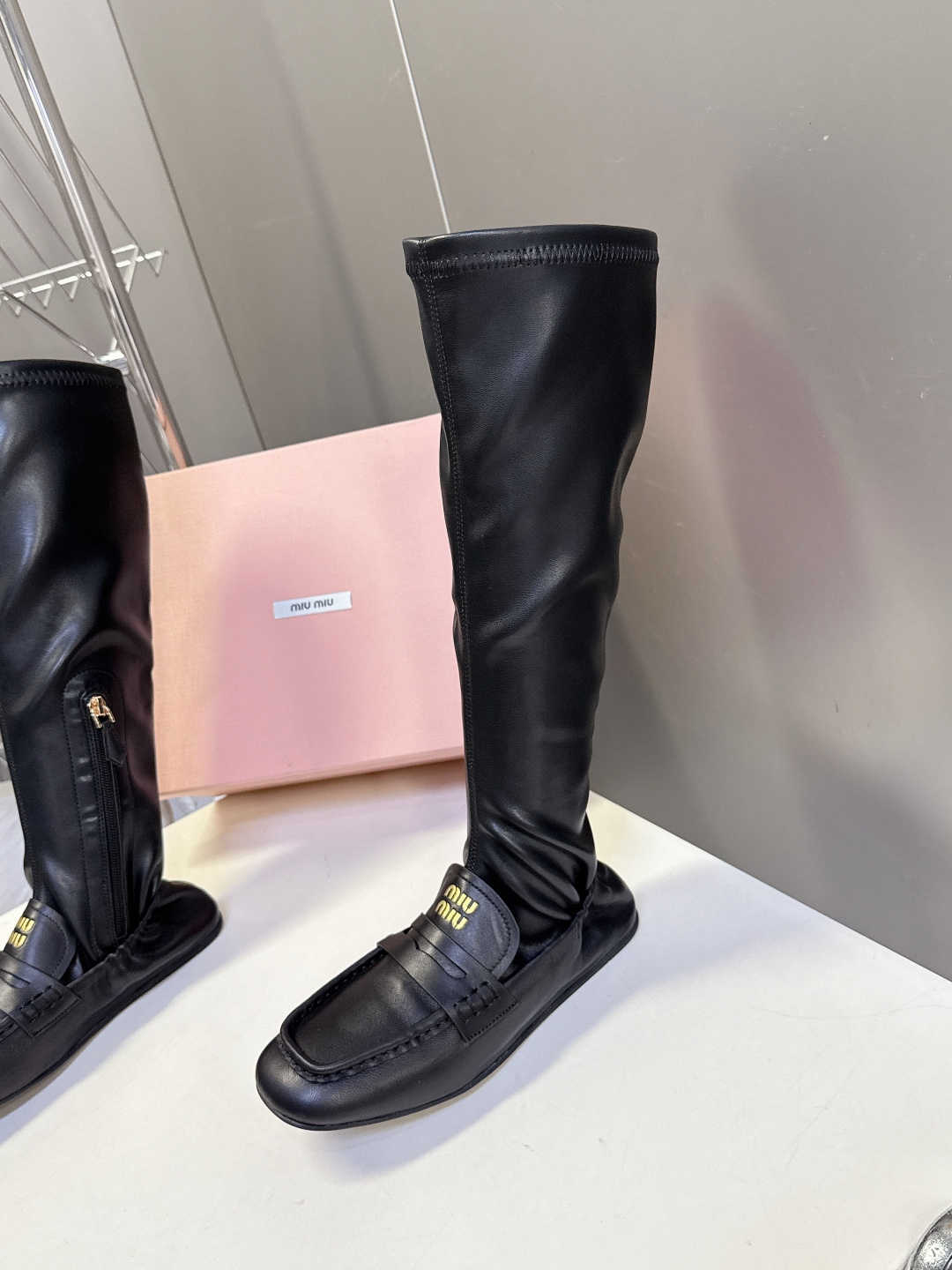 MiuMiu缪缪2025秋冬最新走秀款弹力靴 秀款出镜率最高的单品 miu家订货会一鞋难求 超多明星时尚