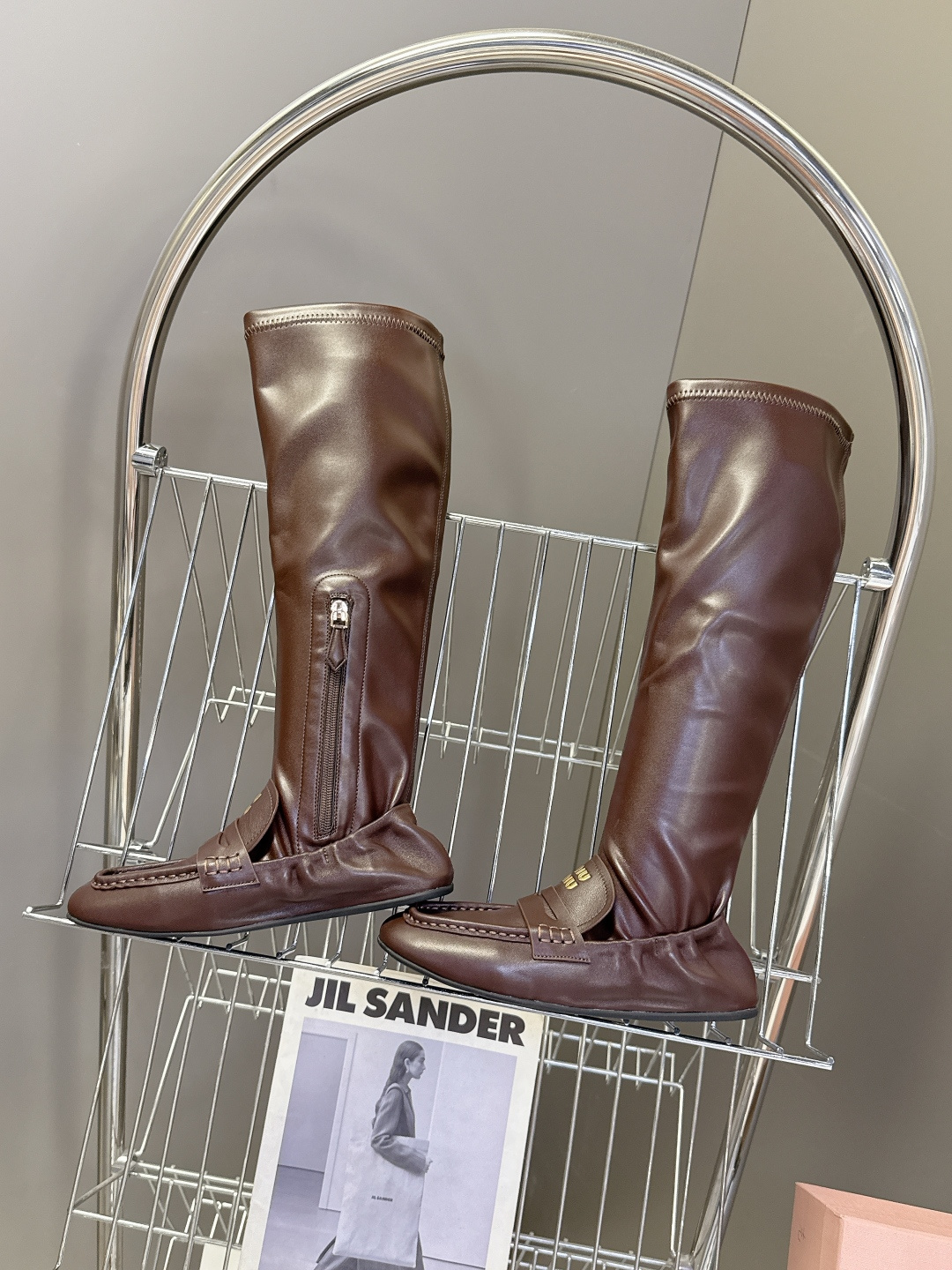 MiuMiu缪缪2025秋冬最新走秀款弹力靴 秀款出镜率最高的单品 miu家订货会一鞋难求 超多明星时尚