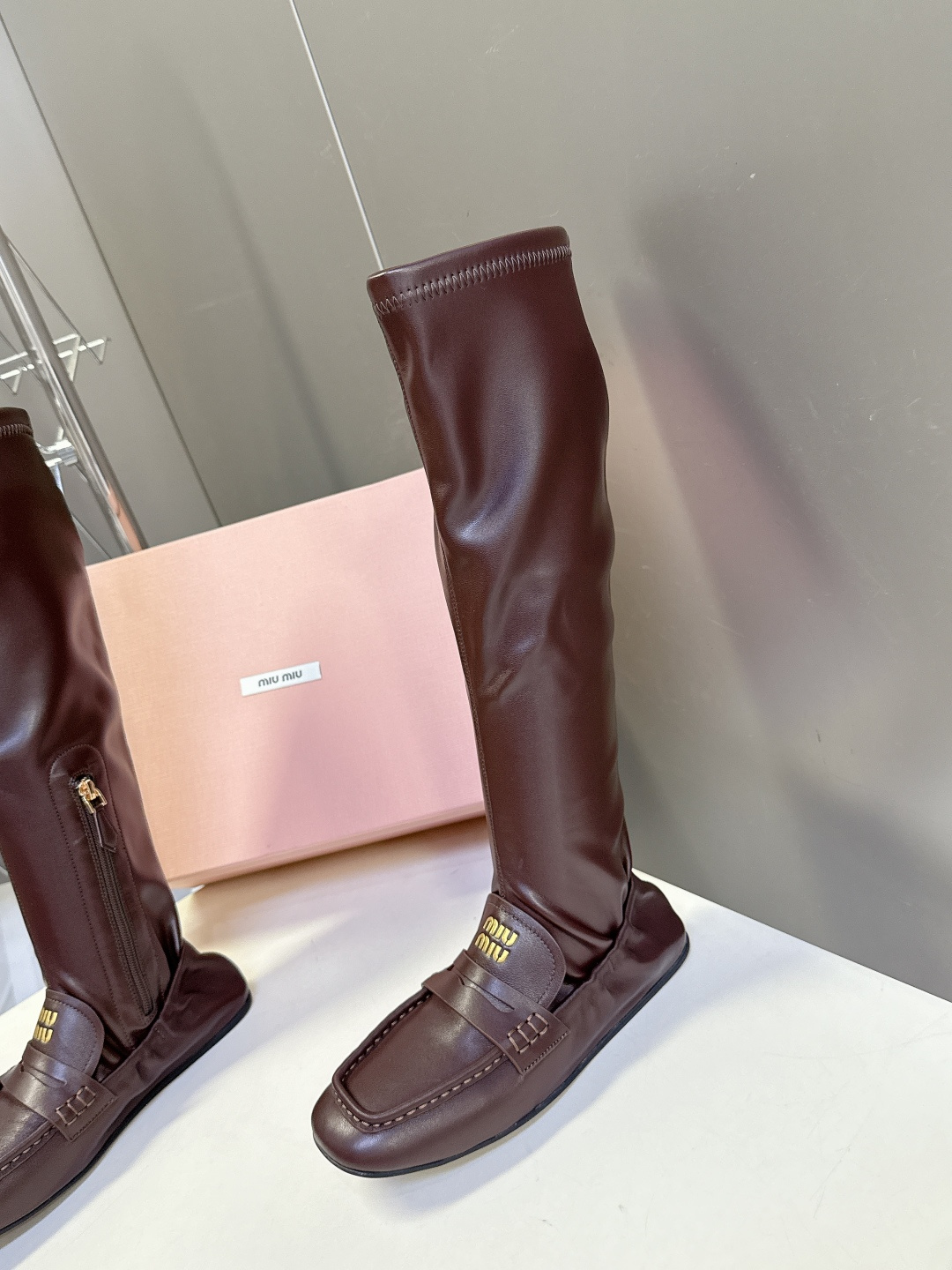 MiuMiu缪缪2025秋冬最新走秀款弹力靴 秀款出镜率最高的单品 miu家订货会一鞋难求 超多明星时尚