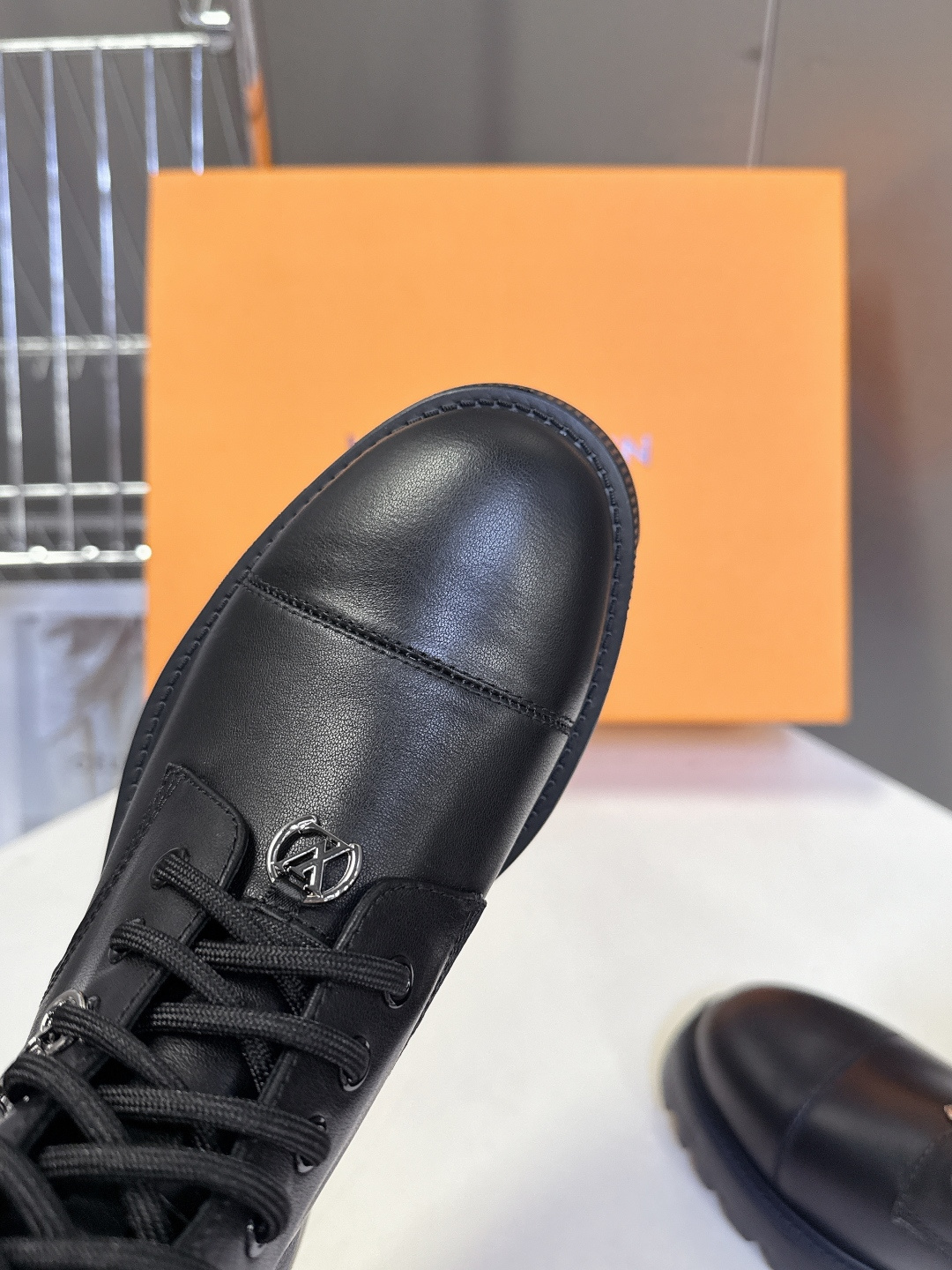 路易威登LOUIS VUITTON秋冬最新款马丁靴 超多明星时尚博主种草 原版一比一复刻打造 版型超级正