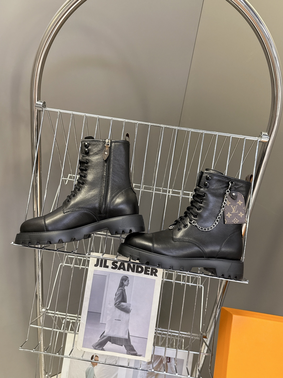 路易威登LOUIS VUITTON秋冬最新款马丁靴 超多明星时尚博主种草 原版一比一复刻打造 版型超级正