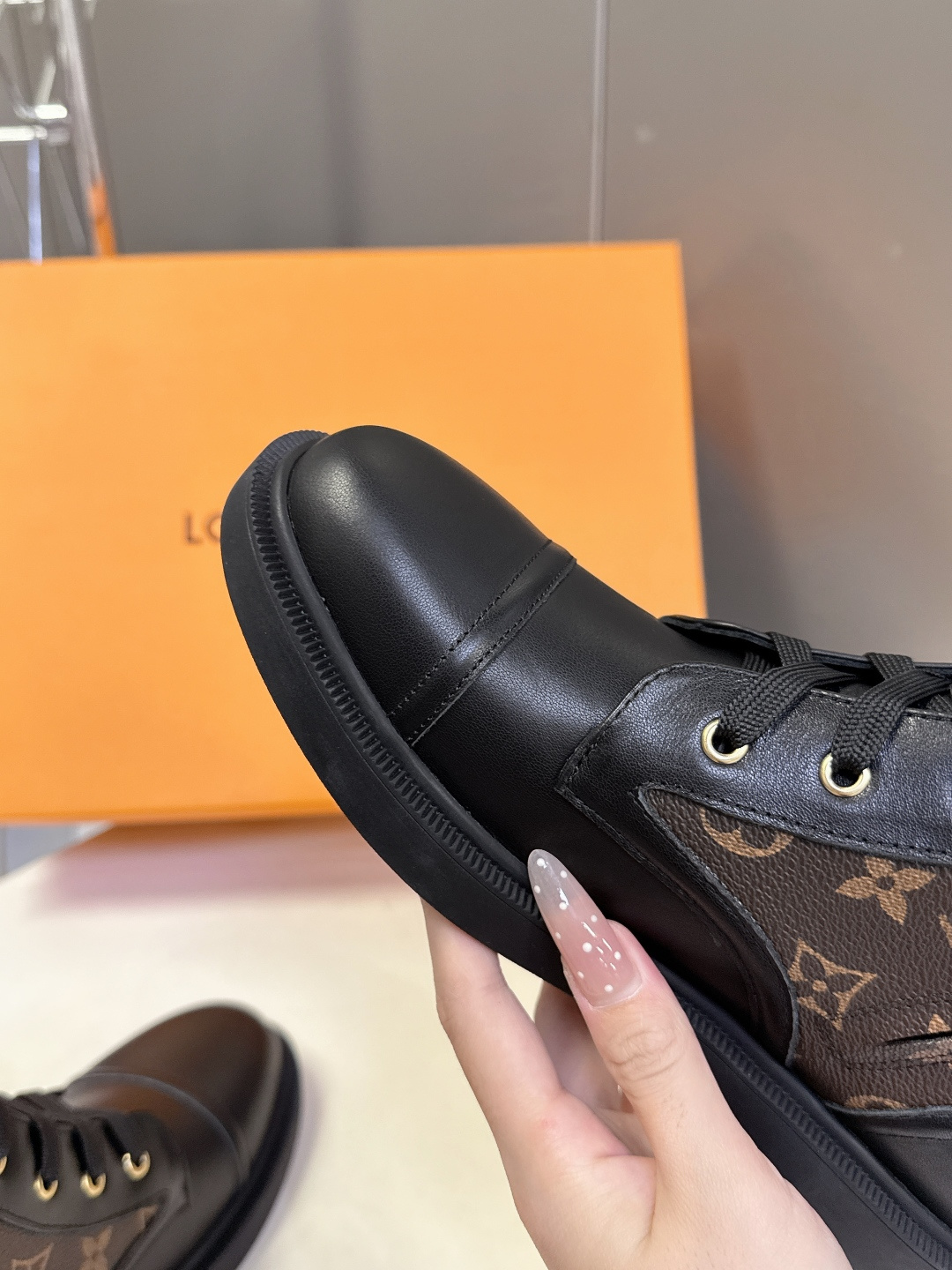 路易威登LOUIS VUITTON秋冬最新款马丁靴 超多明星时尚博主种草 原版一比一复刻打造 版型超级正