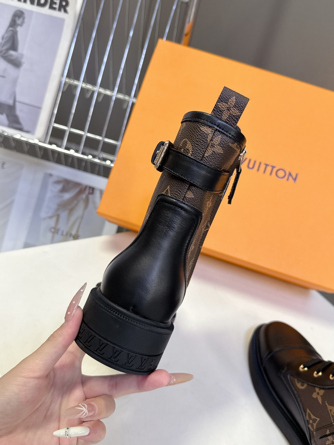 路易威登LOUIS VUITTON秋冬最新款马丁靴 超多明星时尚博主种草 原版一比一复刻打造 版型超级正