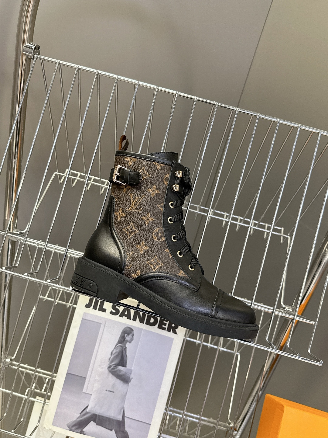 路易威登LOUIS VUITTON秋冬最新款马丁靴 超多明星时尚博主种草 原版一比一复刻打造 版型超级正