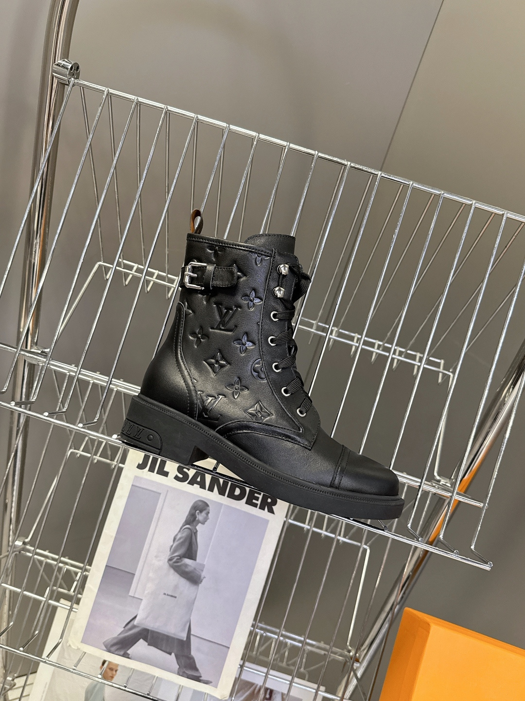 路易威登LOUIS VUITTON秋冬最新款马丁靴 超多明星时尚博主种草 原版一比一复刻打造 版型超级正