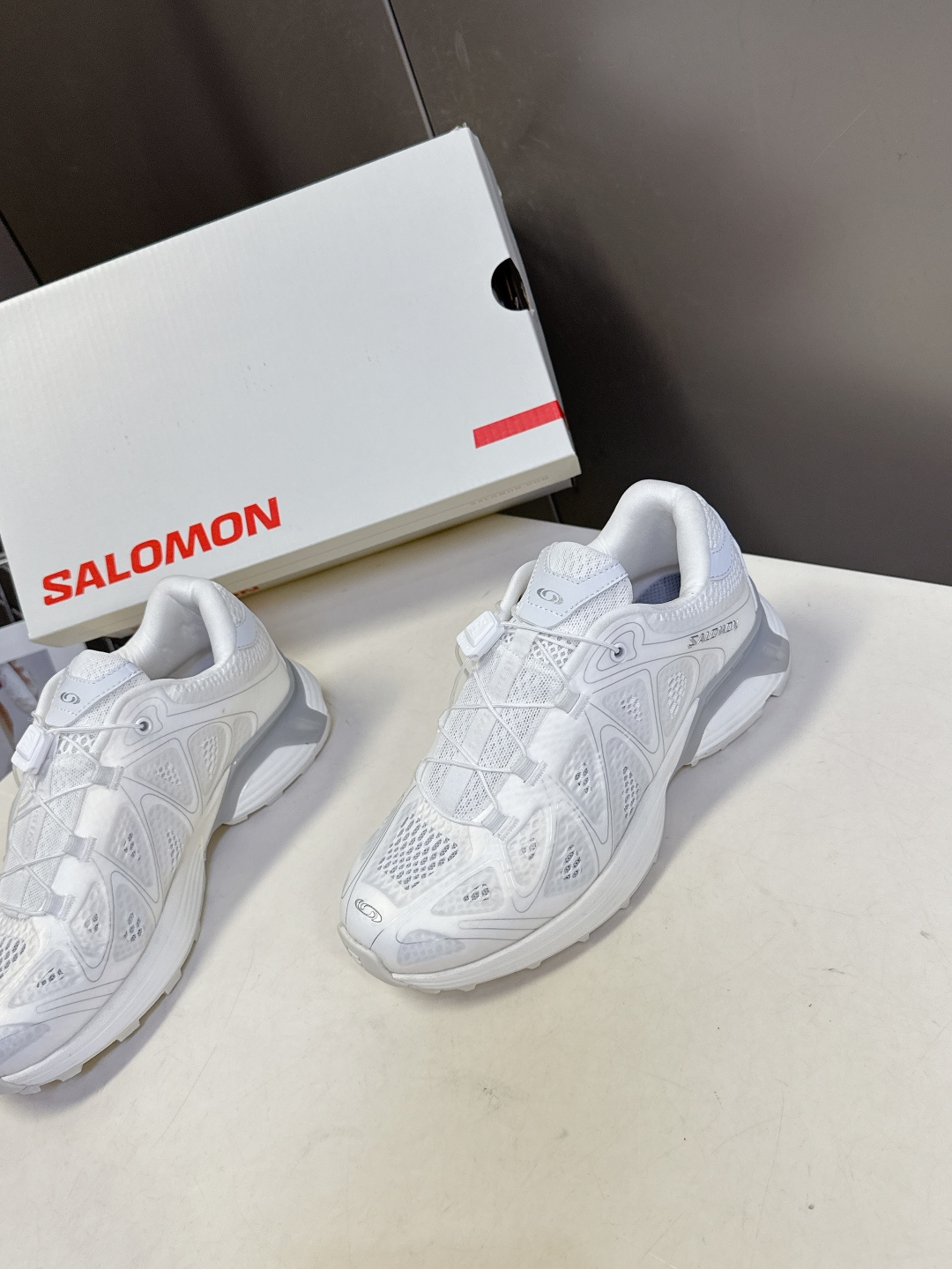 SALOMON 萨洛蒙 户外休闲 运动鞋 超多明星时尚博主种草原版购入开发 做货 全新演绎的专注于其空气