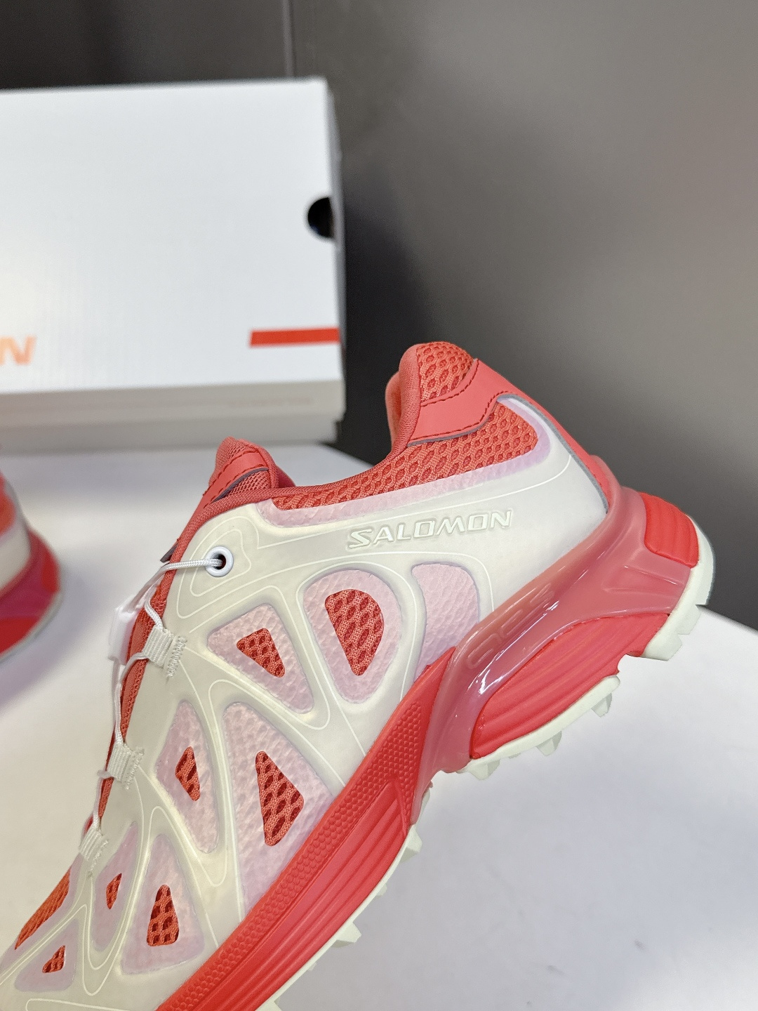 SALOMON 萨洛蒙 户外休闲 运动鞋 超多明星时尚博主种草原版购入开发 做货 全新演绎的专注于其空气