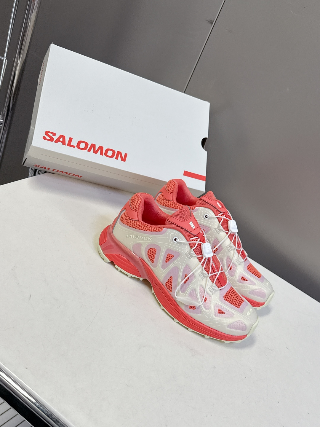 SALOMON 萨洛蒙 户外休闲 运动鞋 超多明星时尚博主种草原版购入开发 做货 全新演绎的专注于其空气