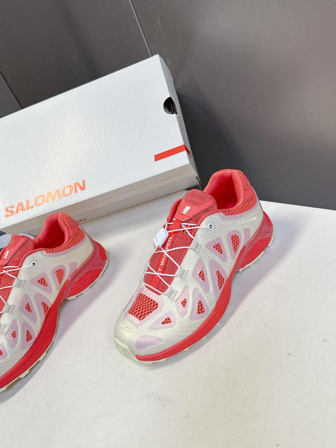 SALOMON 萨洛蒙 户外休闲 运动鞋 超多明星时尚博主种草原版购入开发 做货 全新演绎的专注于其空气