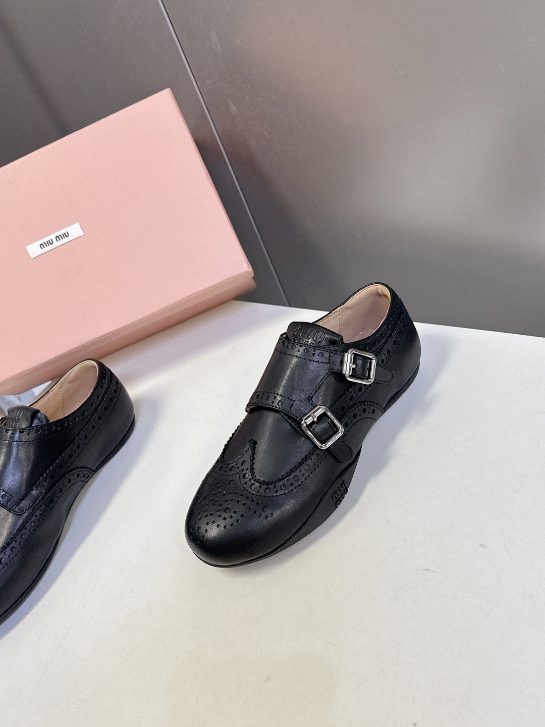 MiuMiu缪缪秋冬最新款布洛克复古薄底鞋 超多明星时尚博主种草 miu家一贯设计风格 绝对的高颜值符合