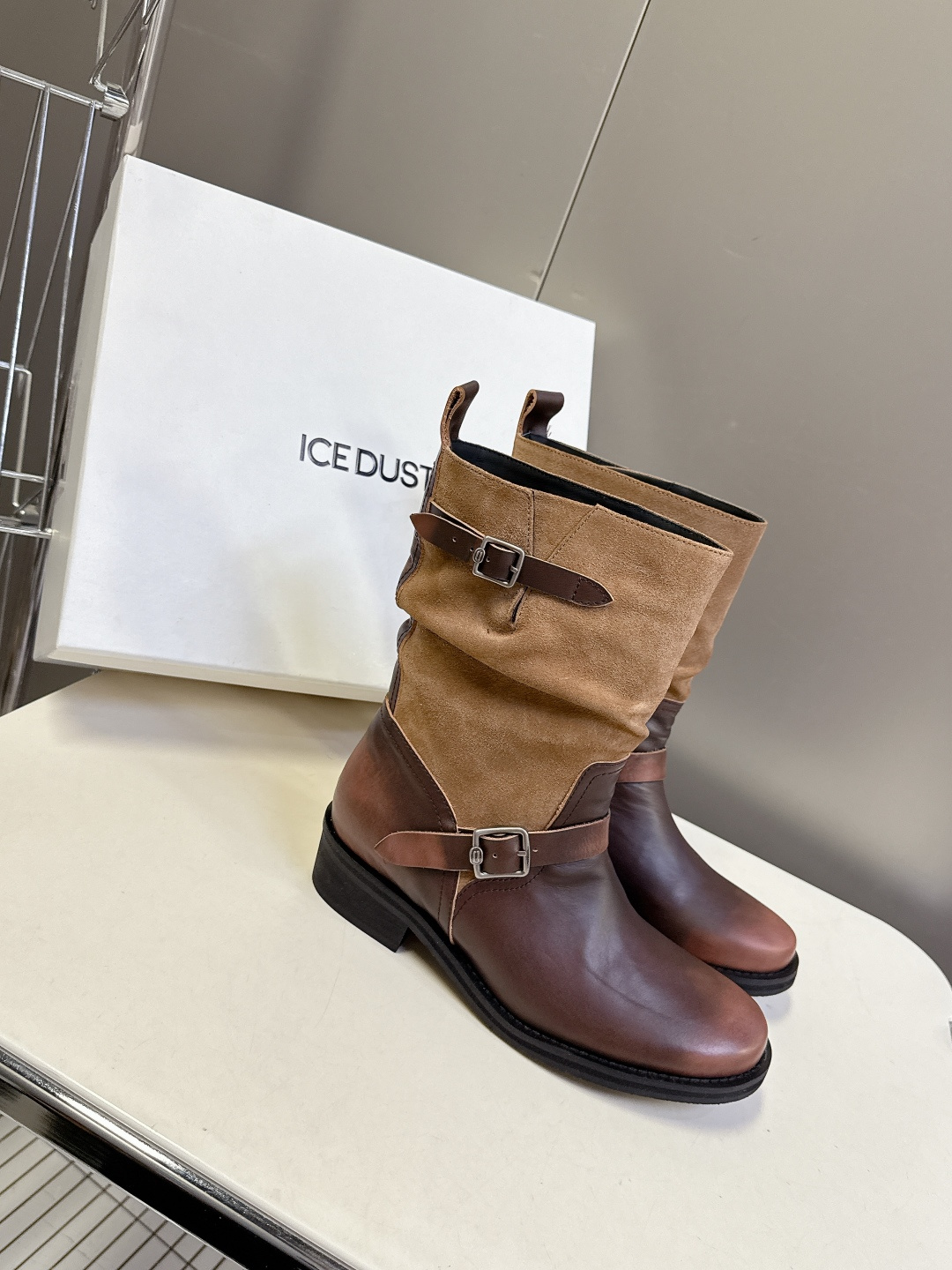 ICE DUST设计师品牌秋冬最新款复古皮靴 堆堆靴 超多明星时尚博主种草 当下最流行的型体隔板设计 结