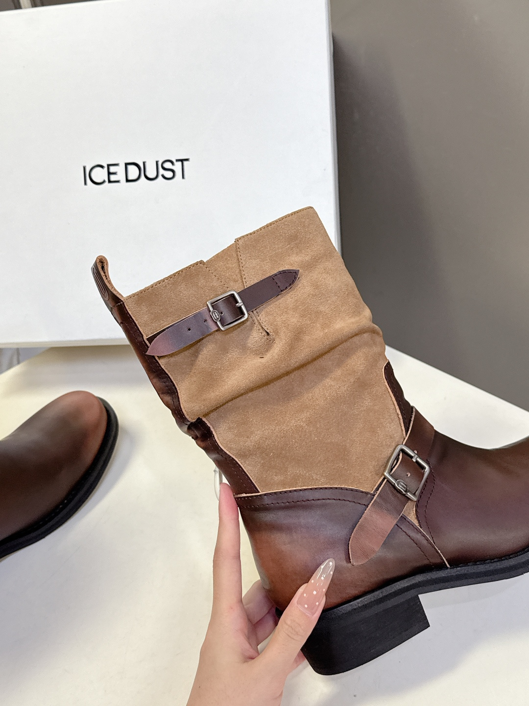 ICE DUST设计师品牌秋冬最新款复古皮靴 堆堆靴 超多明星时尚博主种草 当下最流行的型体隔板设计 结