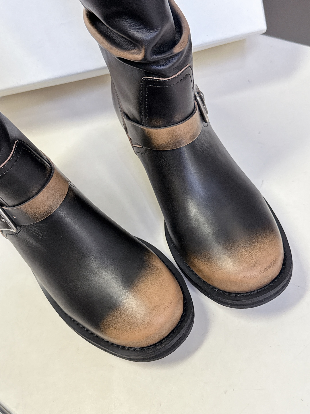 ICE DUST设计师品牌秋冬最新款复古皮靴 堆堆靴 超多明星时尚博主种草 当下最流行的型体隔板设计 结