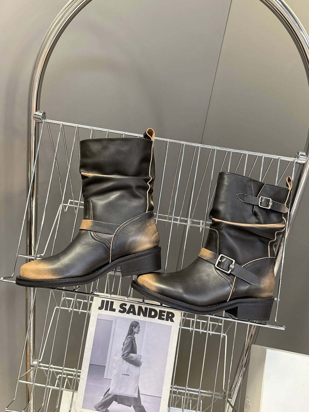 ICE DUST设计师品牌秋冬最新款复古皮靴 堆堆靴 超多明星时尚博主种草 当下最流行的型体隔板设计 结