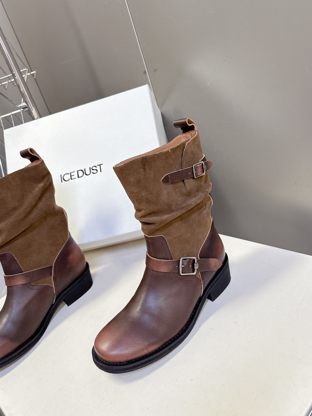 ICE DUST设计师品牌秋冬最新款复古皮靴 堆堆靴 超多明星时尚博主种草 当下最流行的型体隔板设计 结