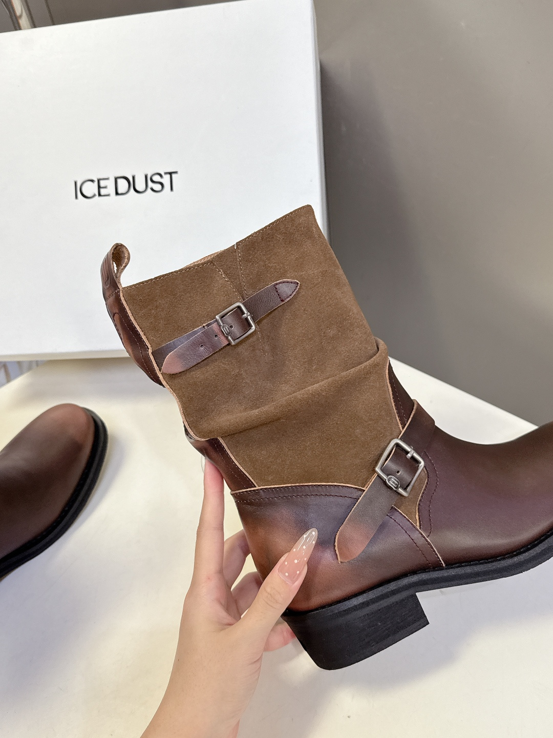 ICE DUST设计师品牌秋冬最新款复古皮靴 堆堆靴 超多明星时尚博主种草 当下最流行的型体隔板设计 结