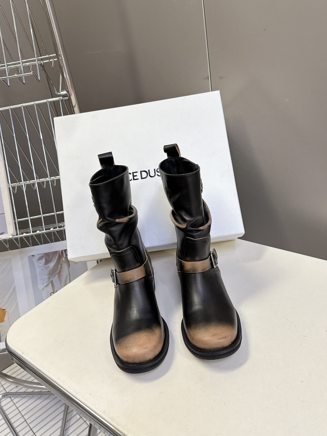 ICE DUST设计师品牌秋冬最新款复古皮靴 堆堆靴 超多明星时尚博主种草 当下最流行的型体隔板设计 结