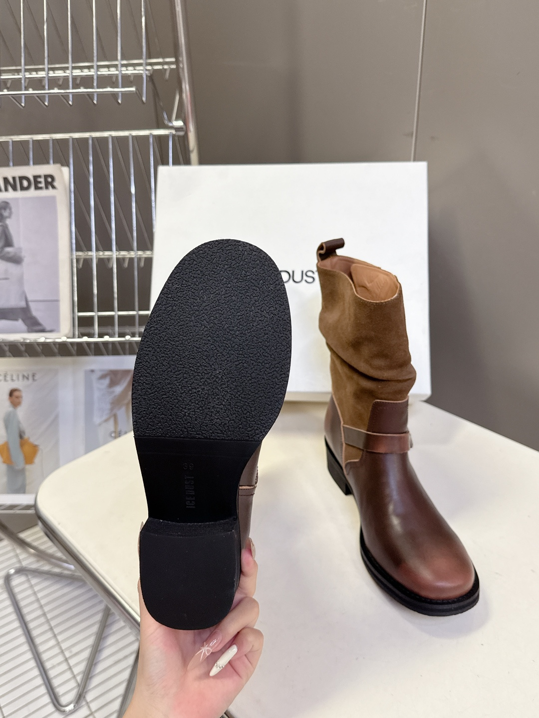 ICE DUST设计师品牌秋冬最新款复古皮靴 堆堆靴 超多明星时尚博主种草 当下最流行的型体隔板设计 结