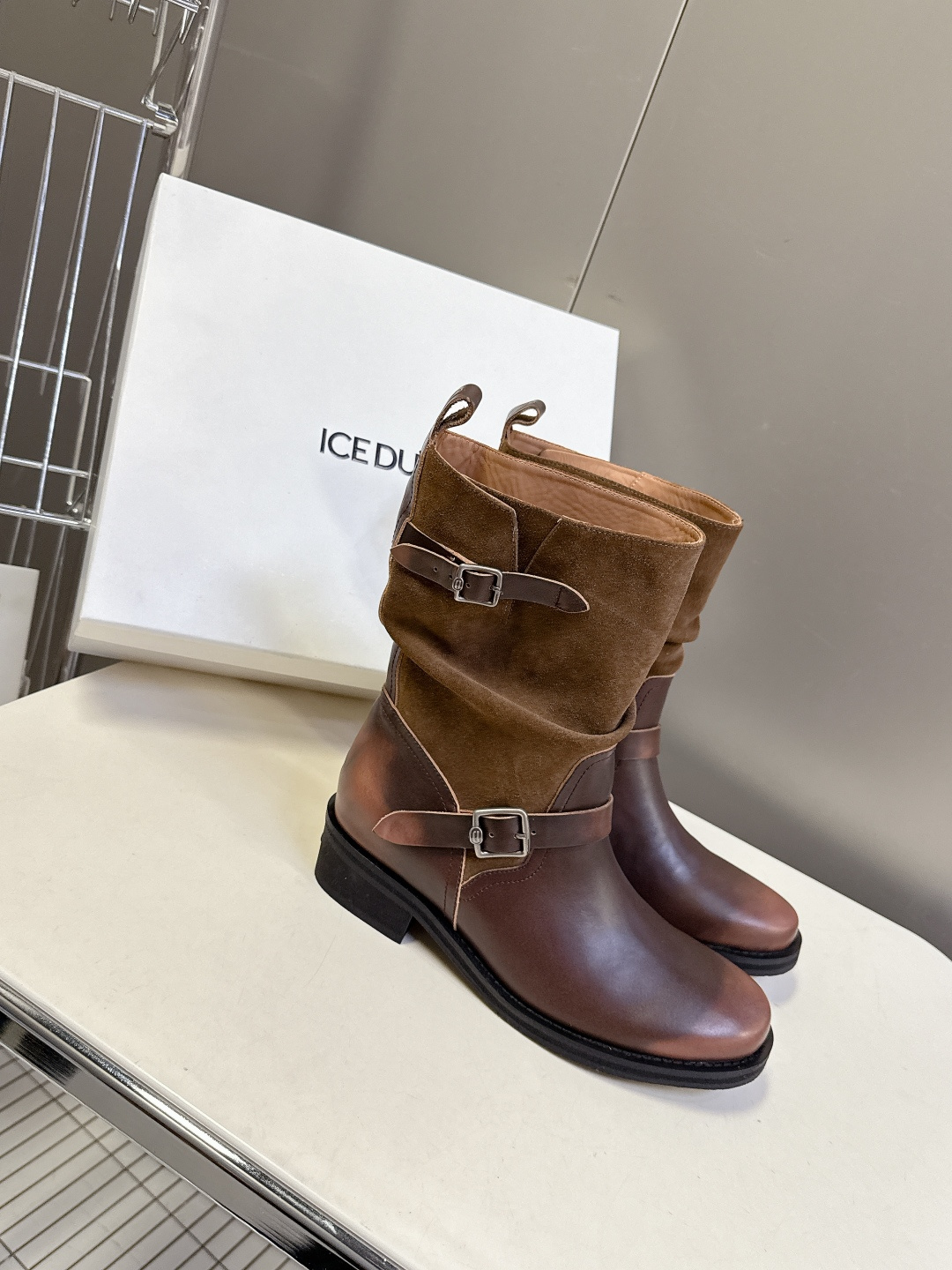 ICE DUST设计师品牌秋冬最新款复古皮靴 堆堆靴 超多明星时尚博主种草 当下最流行的型体隔板设计 结