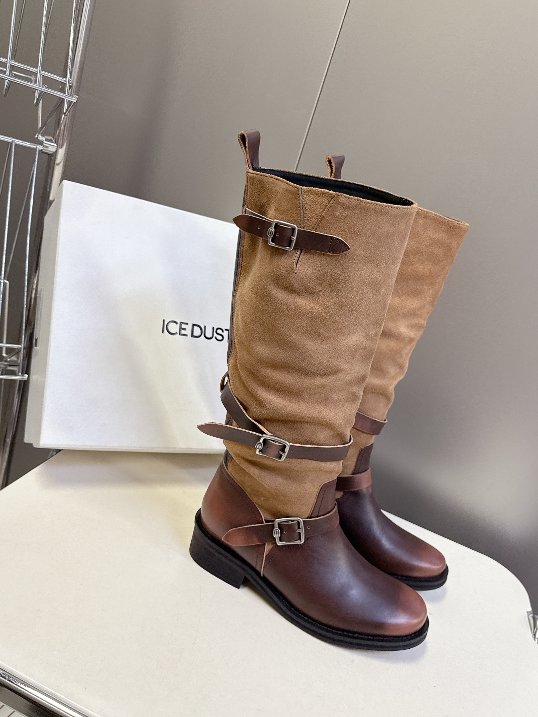 ICE DUST设计师品牌秋冬最新款复古皮靴 堆堆靴 超多明星时尚博主种草 当下最流行的型体隔板设计 结