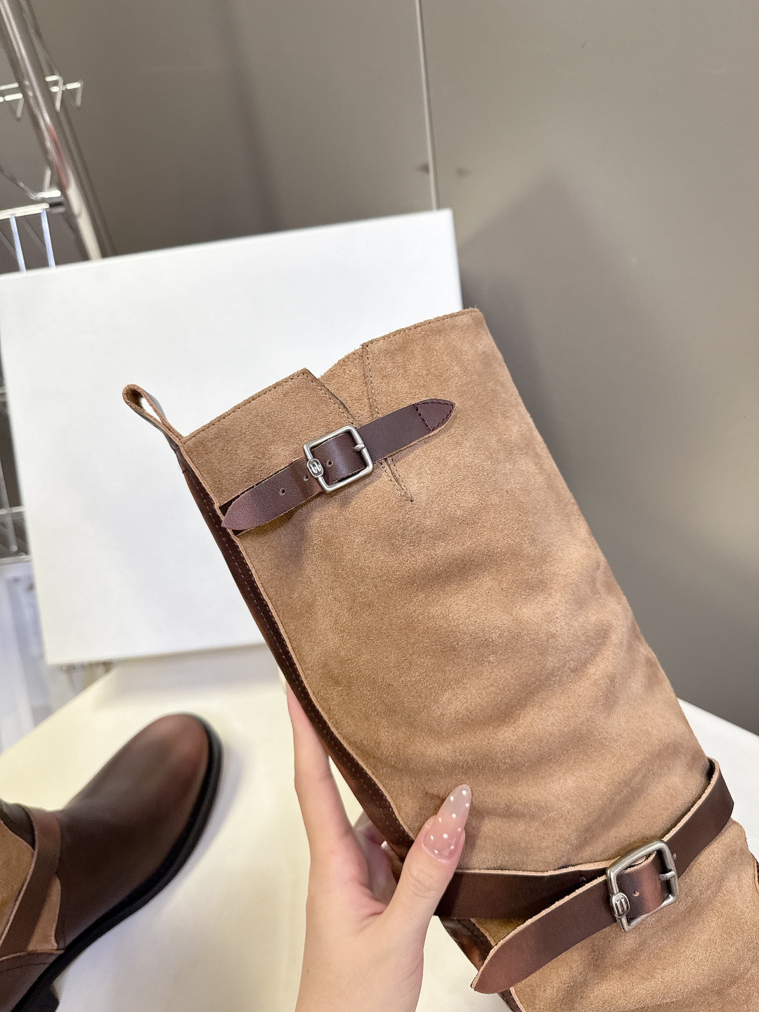 ICE DUST设计师品牌秋冬最新款复古皮靴 堆堆靴 超多明星时尚博主种草 当下最流行的型体隔板设计 结