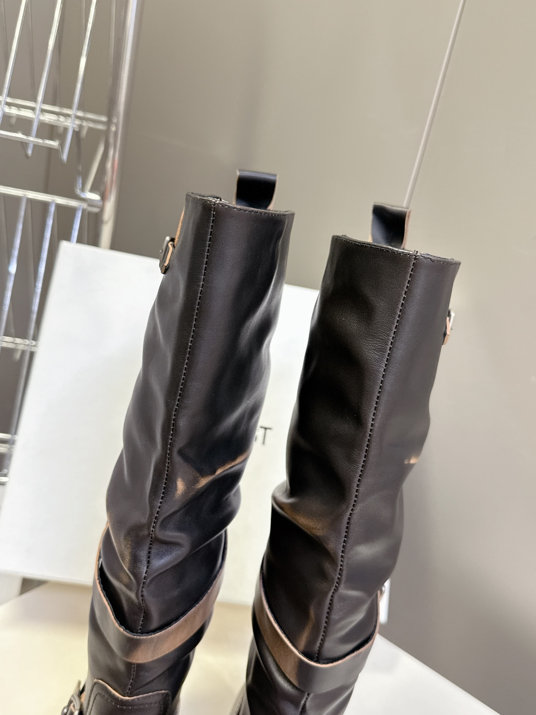 ICE DUST设计师品牌秋冬最新款复古皮靴 堆堆靴 超多明星时尚博主种草 当下最流行的型体隔板设计 结